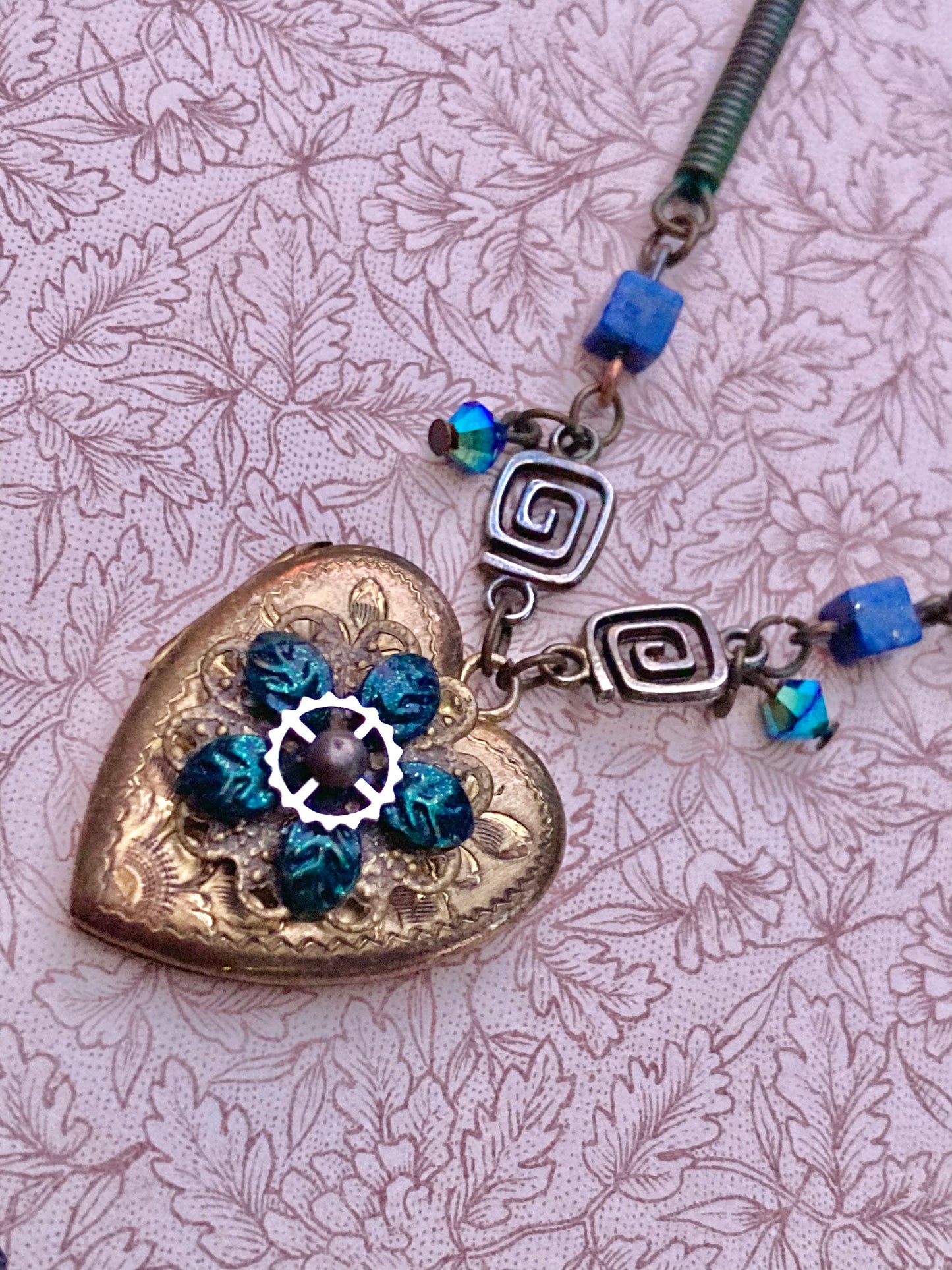 Tiny StEaMpUnK - LOVE HEART LOCKET - necklace
