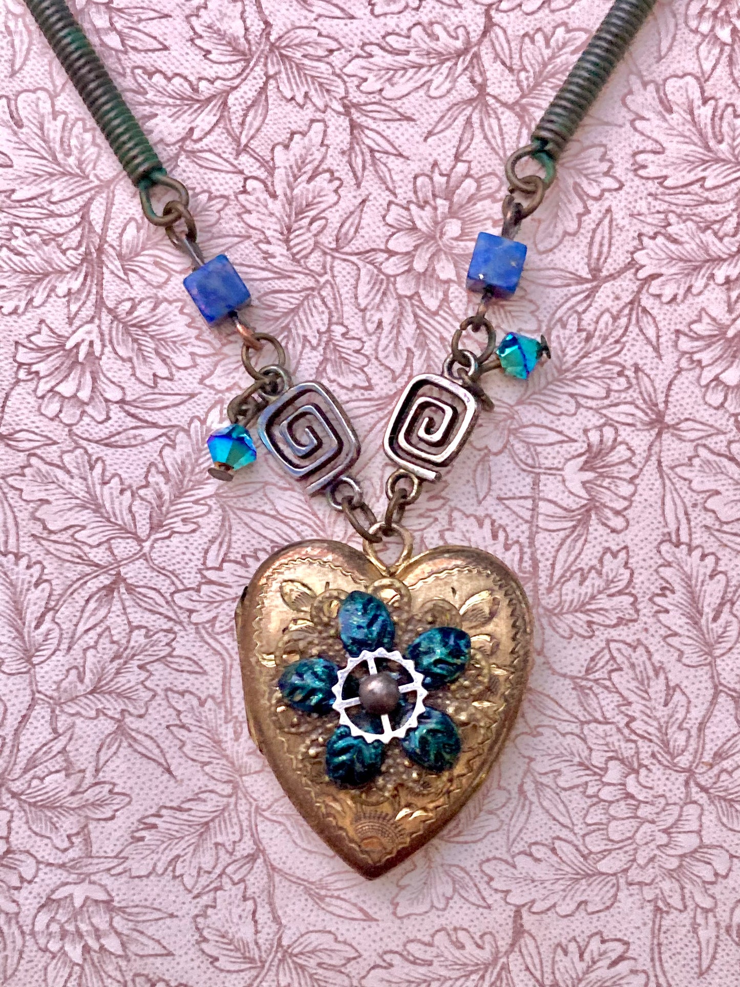 Tiny StEaMpUnK - LOVE HEART LOCKET - necklace