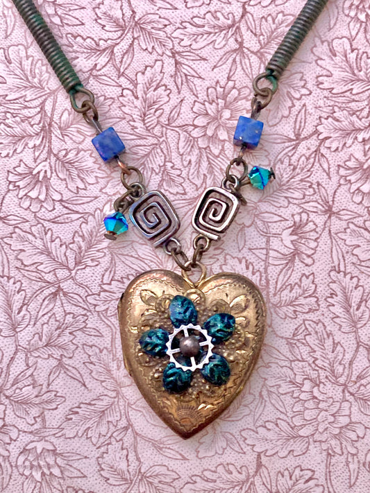 Tiny StEaMpUnK - LOVE HEART LOCKET - necklace