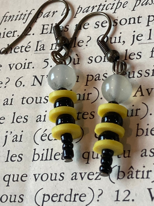 Bumblebee Earrings made of yellow and black beads with quartz head